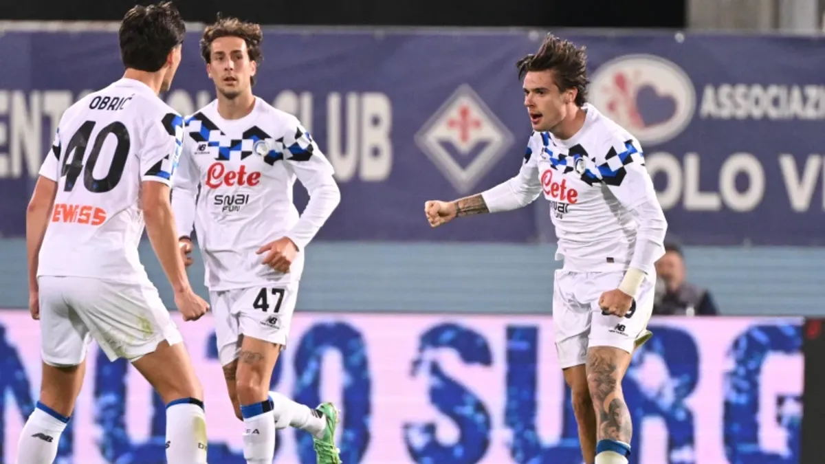 Fiorentina və Frozinone oyunlarından meydan səhnələri, qollar və bayramlaşan futbolçular