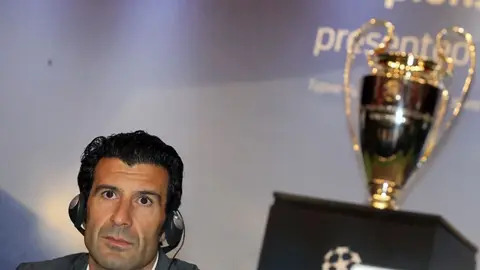 Luiş Fiqu və Joze Mourinyo futbol stadionunda