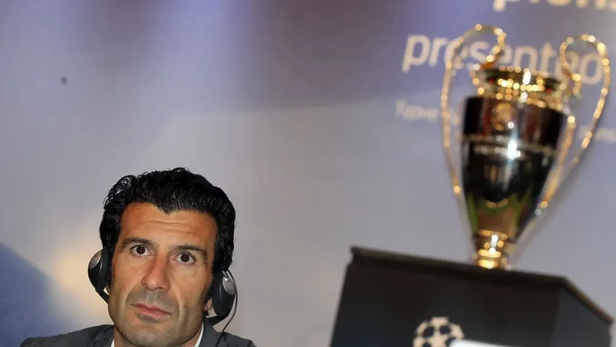 Luiş Fiqu və Joze Mourinyo futbol stadionunda
