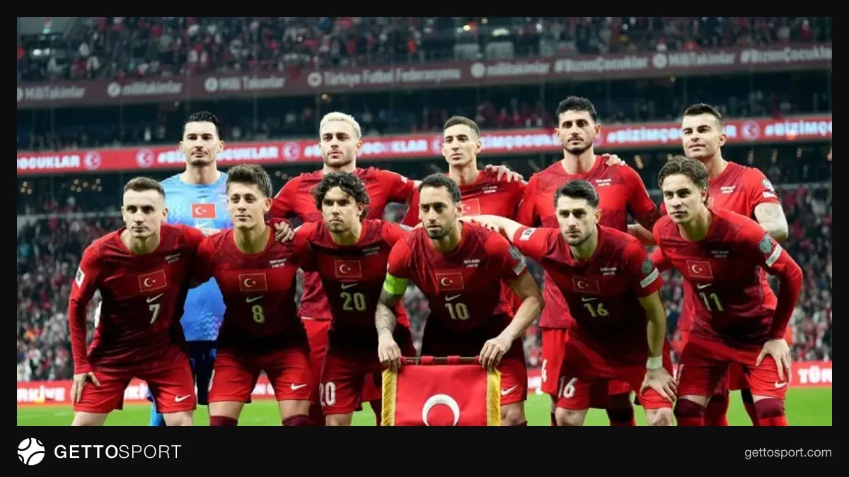 Françesko Kalzona portreti və futbol meydançası fonunda