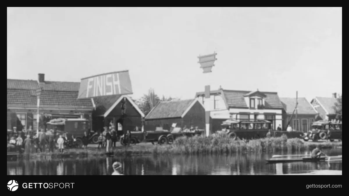 1900 Paris Olimpiadasında Brandt və Kleyn ilə sükançı fotoşəkili