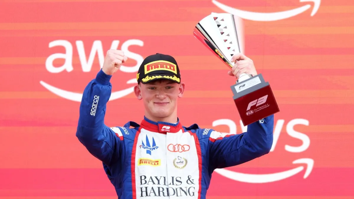 Freddi Sleyter Audi komandasının Formula-1 bolidi yanında