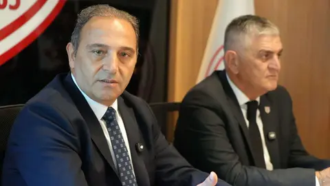 Fuat Çapa basın toplantısında konuşurken
