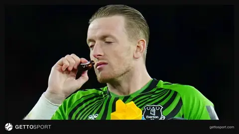 Futbolcuların maç öncesi tünelde kokladığı küçük beyaz şişeler