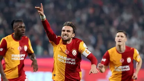 Galatasaray futbolcuları Konyaspor deplasmanında gol sevinci yaşarken