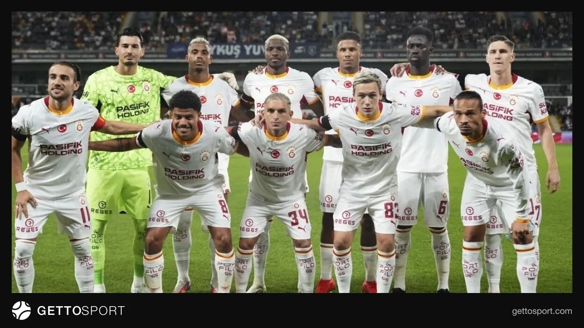 Galatasaray futbol takımı oyuncuları antrenmanda veya maçta