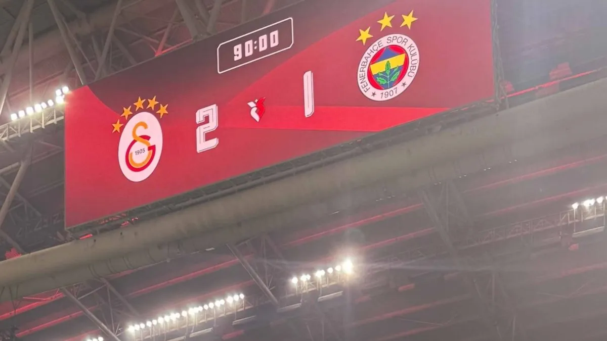 Skorbordda gösterilen Fenerbahçe logosu ve PFDK karar metni