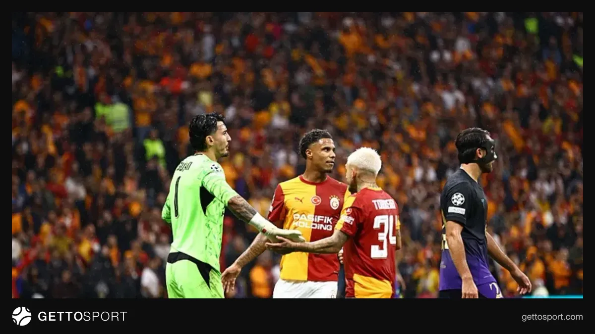 Galatasaraylı oyuncular antrenmanda hazırlık yaparken