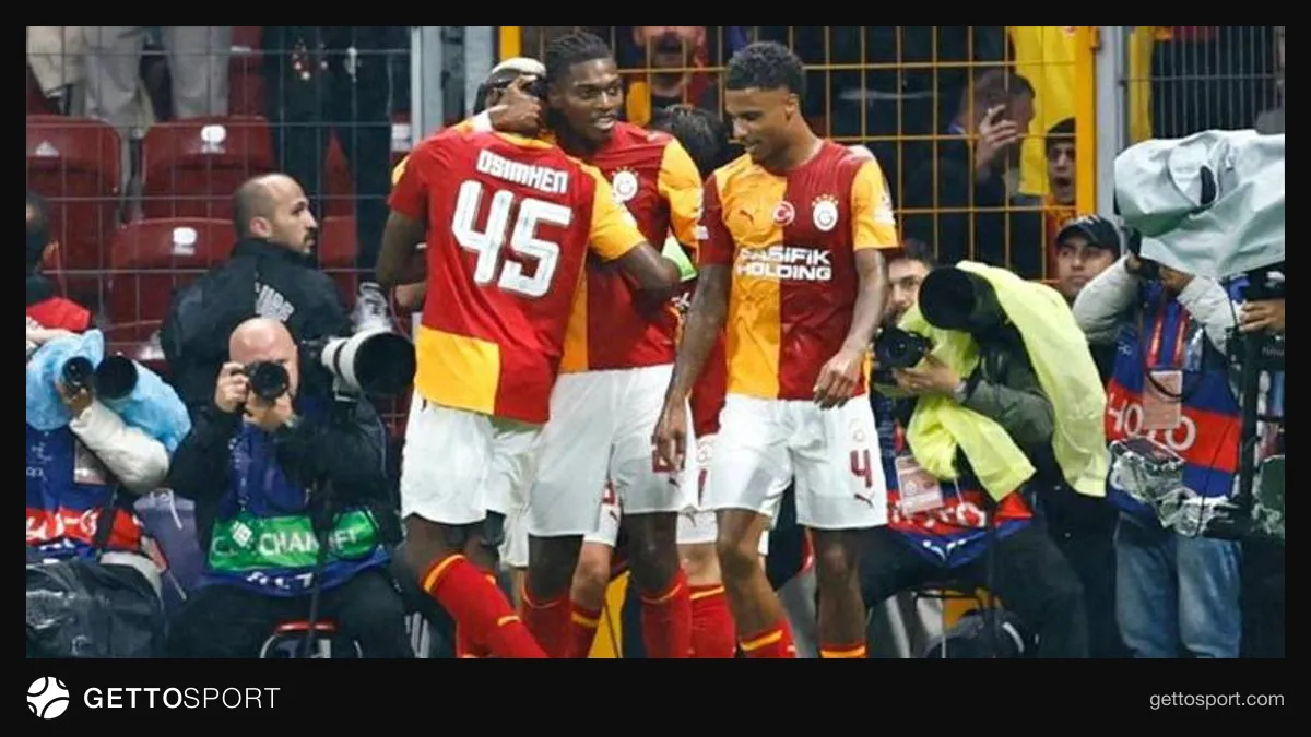 Ali Sami Yen Stadyumu'nda taraftarlar ve maç atmosferi