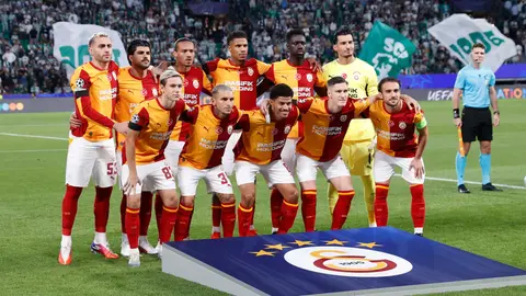Galatasaray futbolcuları RAMS Park'ta ısınırken stadyum görüntüsü