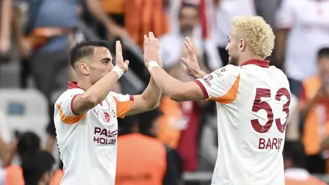 Galatasaray formasıyla Barış Alper Yılmaz ve Yunus Akgün yan yana