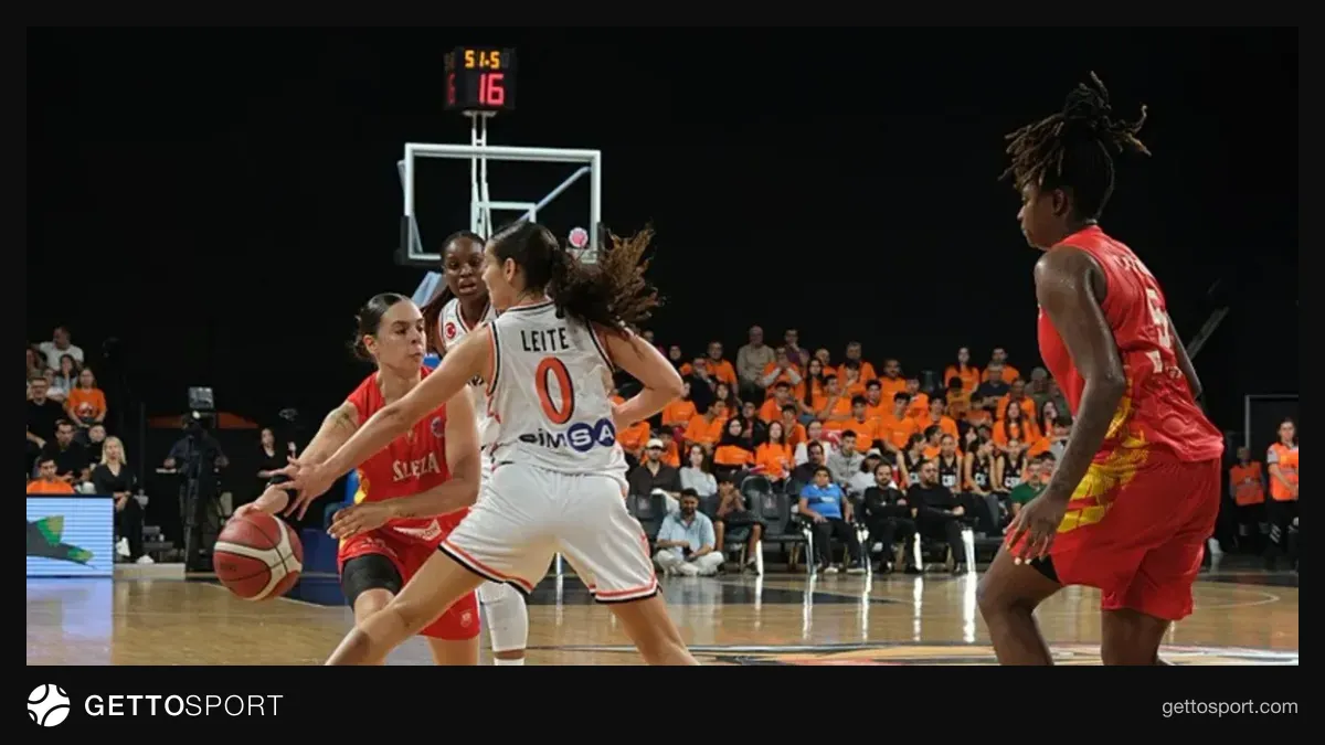 Galatasaray Çağdaş Faktoring ve Famila Schio kadın basketbol takımları maçtan görüntü