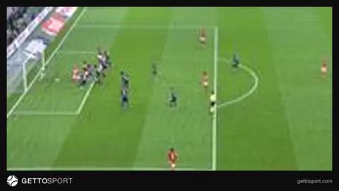 Galatasaray-Kasımpaşa maçında ceza sahasında karambol anı
