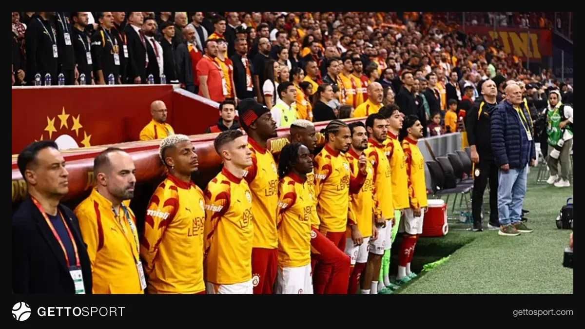 Galatasaray forması giyen İlkay Gündoğan sahada antrenmanda