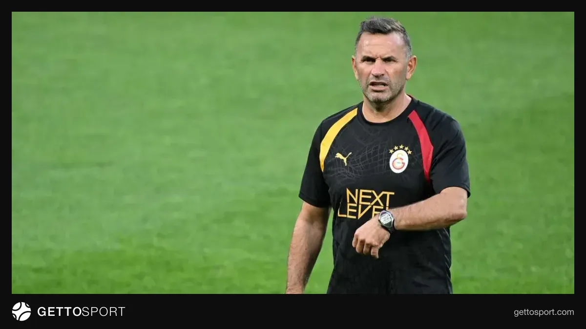 Okan Buruk soyunma odasında takımına talimat verirken