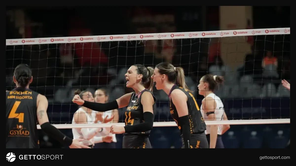 Galatasaray Daikin voleybolcuları Burhan Felek'te sevinç yaşarken