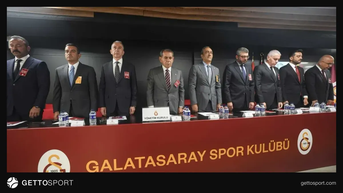 Galatasaray Özhan Canaydın Konferans Salonu'nda divan kurulu toplantısı