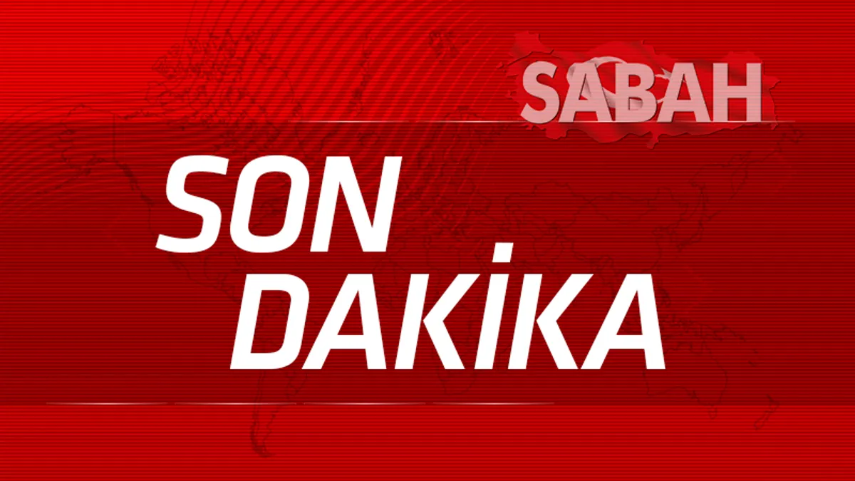 Galatasaray ve Fenerbahçe formalarıyla çift taraflı tribün görüntüsü