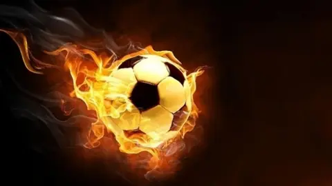 Galatasaray yöneticileri veya oyuncuları basın açıklaması yaparken