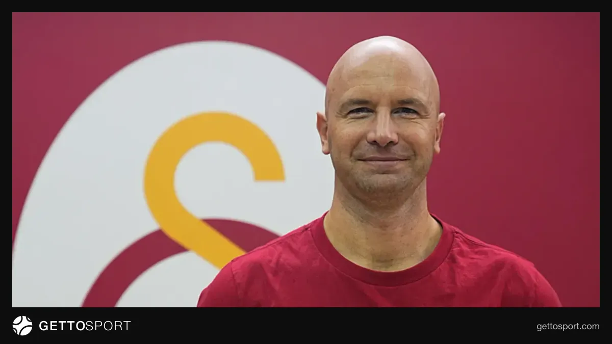 Galatasaray kadın basketbol takımının maçtan önce sahadaki görünümü