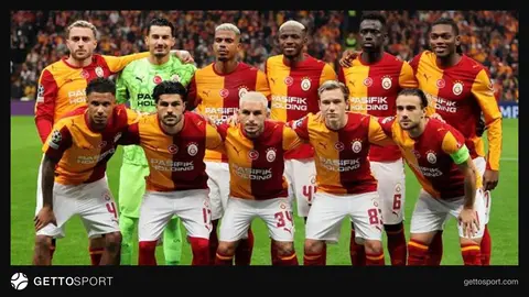 Galatasaray futbolcuları soyunma odasında hazırlık yaparken