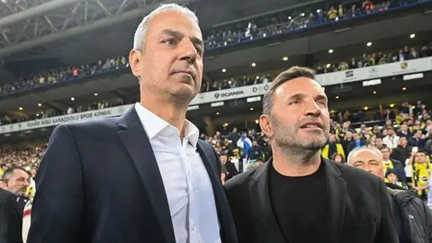 Rams Park Stadı önünde Galatasaray ve Fenerbahçe bayrakları