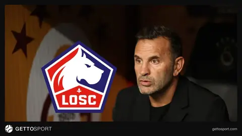 Stade Pierre-Mauroy'da Lille ve Galatasaray formalarıyla futbolcular
