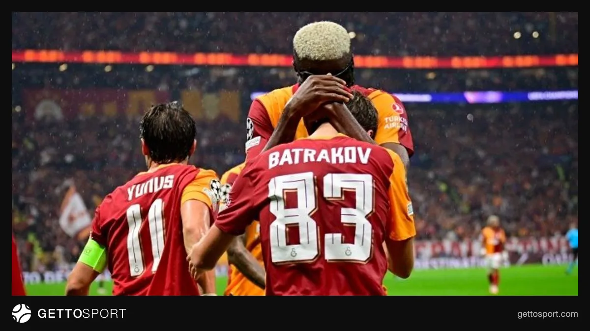 Pierre Mauroy Stadı önünde Lille ve Galatasaray forması giymiş futbolcuların görüntüsü