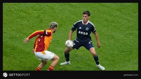 Galatasaray-Kasımpaşa maçında Barış Alper Yılmaz ceza sahasında yerde
