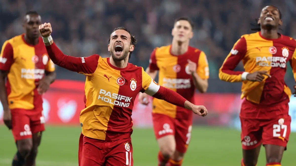 Galatasaraylı oyuncular Konyaspor deplasmanında gol sevincinde