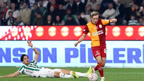 Galatasaray oyuncuları Konya'da gol sevinci yaşarken stadyum görüntüsü
