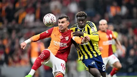 Galatasaray-Fenerbahçe maçından saha görüntüsü ve oyuncular