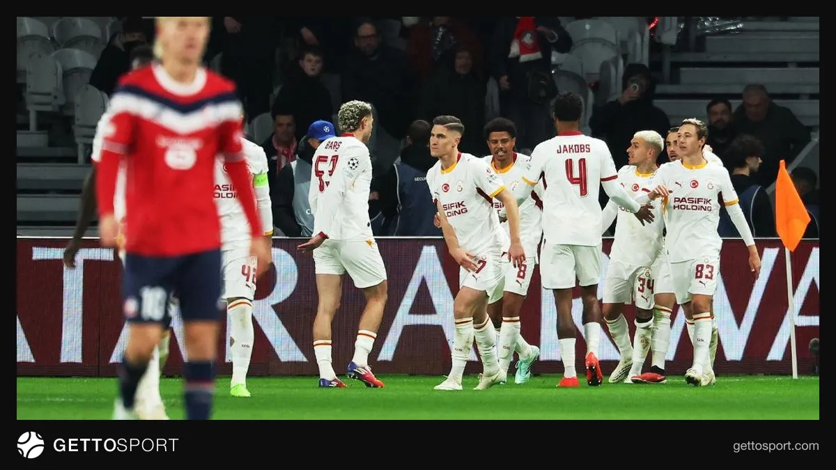 Galatasaray oyuncuları Lille deplasmanında kutlama yaparken