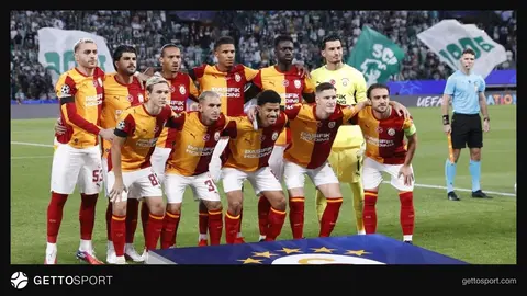 Galatasaray taraftar grubu maç öncesi stadyum girişinde