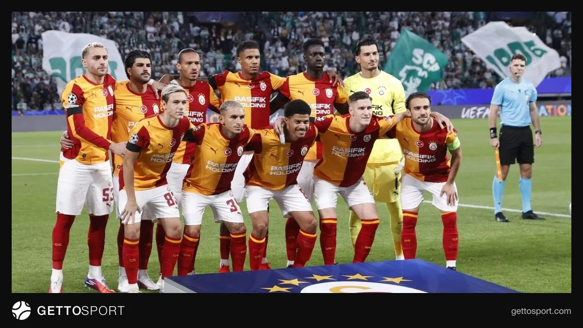 Galatasaray taraftar grubu maç öncesi stadyum girişinde