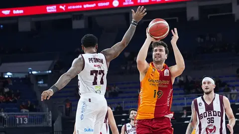 Galatasaray MCT Technic oyuncuları maçta sevinç yaşarken