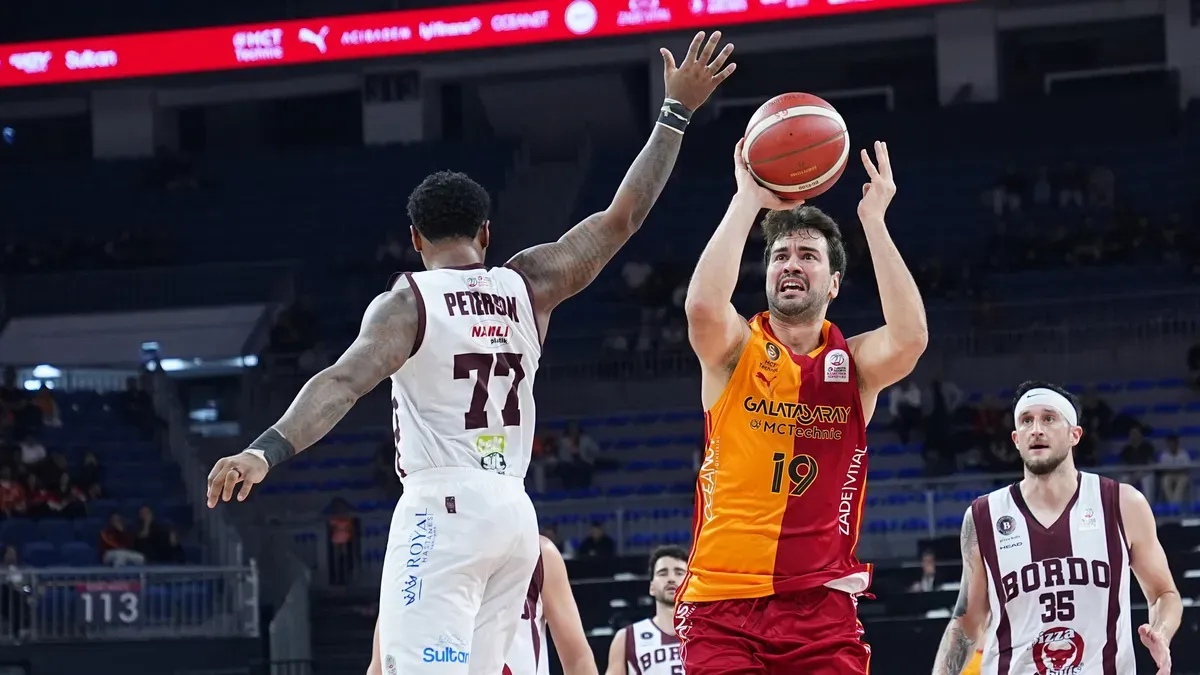 Galatasaray MCT Technic oyuncuları maçta sevinç yaşarken