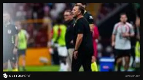 Galatasaray idmanında futbolcular ve teknik ekip antrenmanda