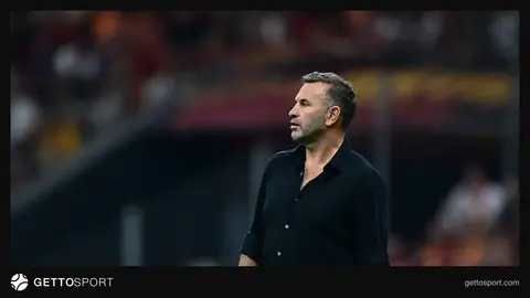 Okan Buruk ve Galatasaray futbolcuları Avrupa maçında saha kenarında