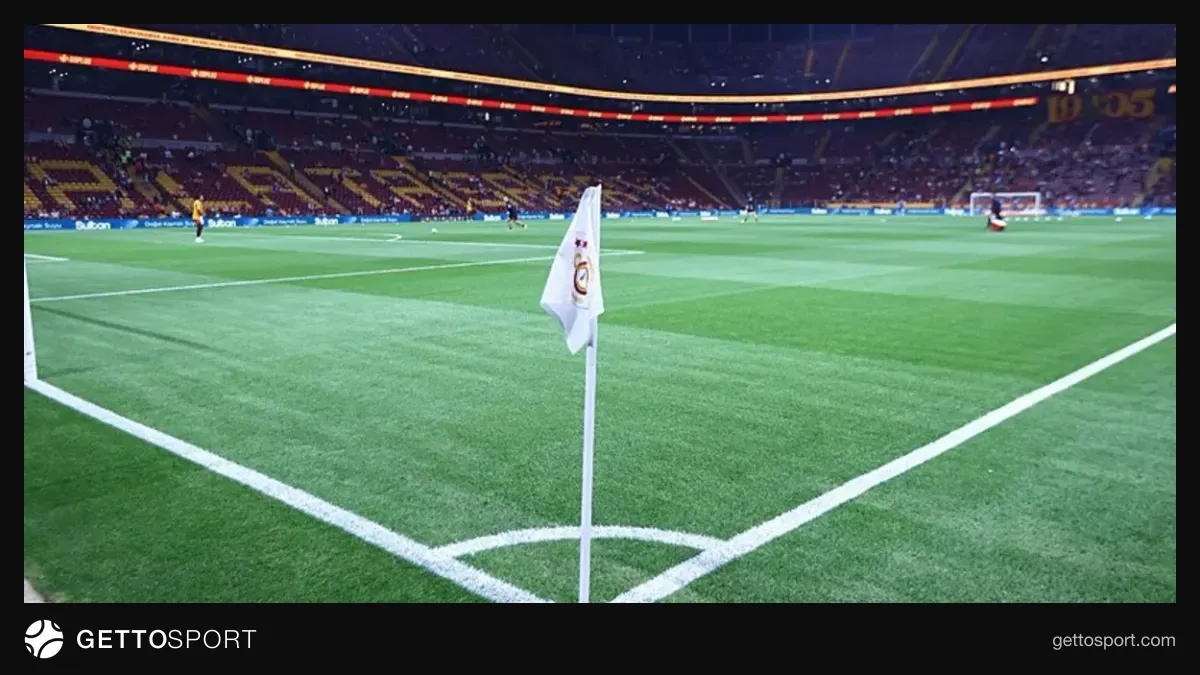 RAMS Park stadyumunda yeni serilmiş çim ve futbol sahası görünümü
