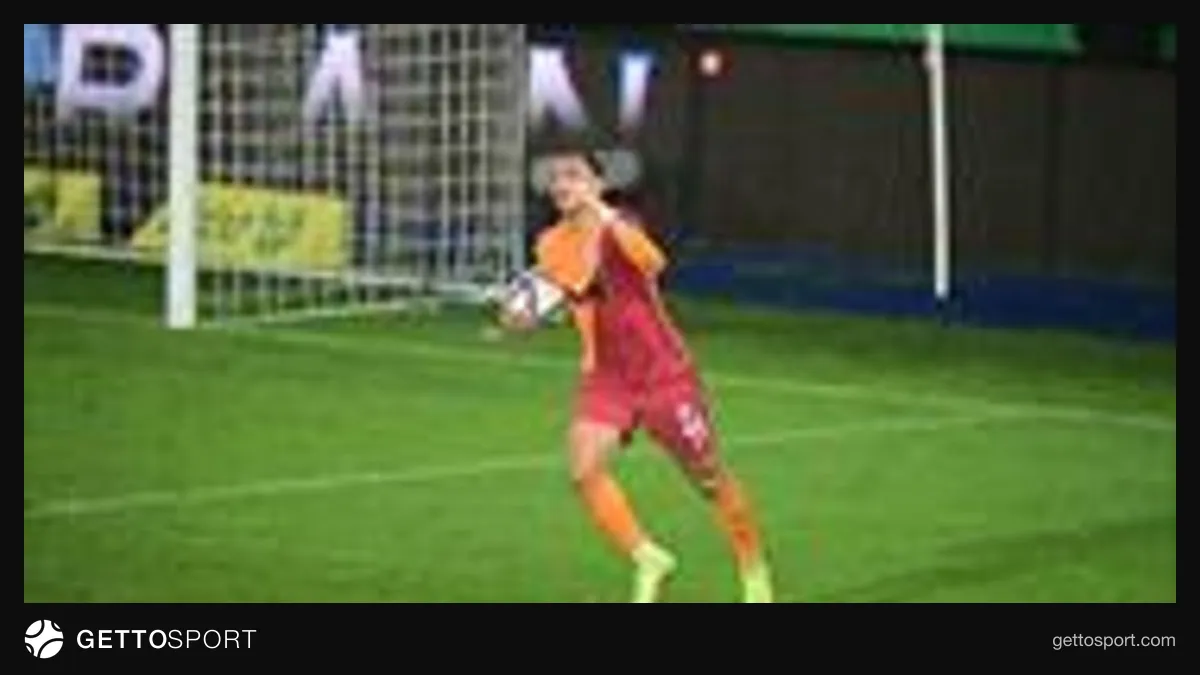 Galatasaraylı oyuncuların sevinci ve Olimpiu Morutan gol anı