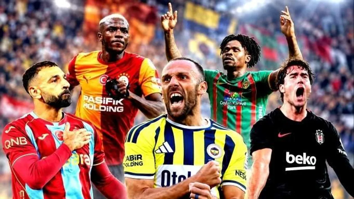 Galatasaray futbolcuları ve taraftarlarıyla maç kutlaması