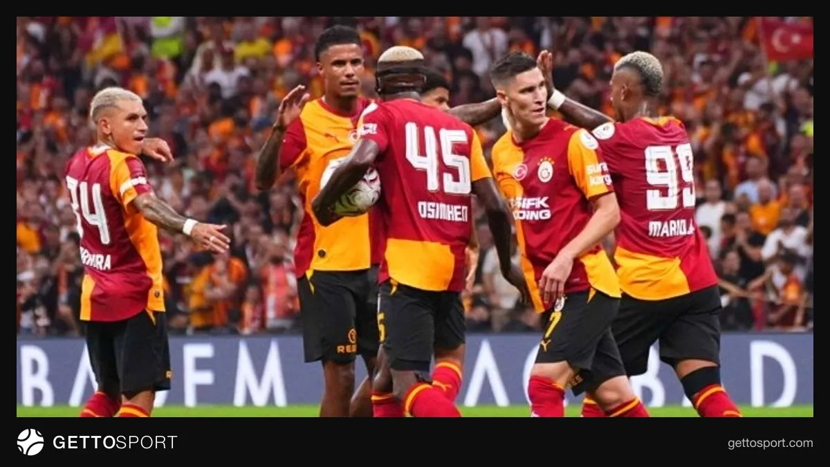 Galatasaray doktoru Yener İnce açıklama yaparken