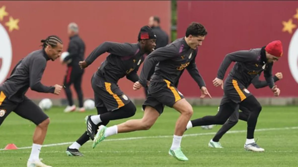 Galatasaray futbolcuları Kemerburgaz Metin Oktay Tesisleri'nde antrenmanda