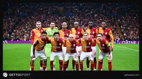 Galatasaray formasıyla Aleksey Batrakov gol sevincinde