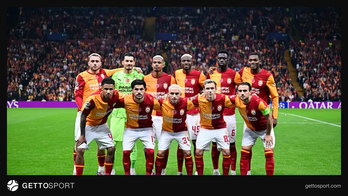 Galatasaray formasıyla Aleksey Batrakov gol sevincinde
