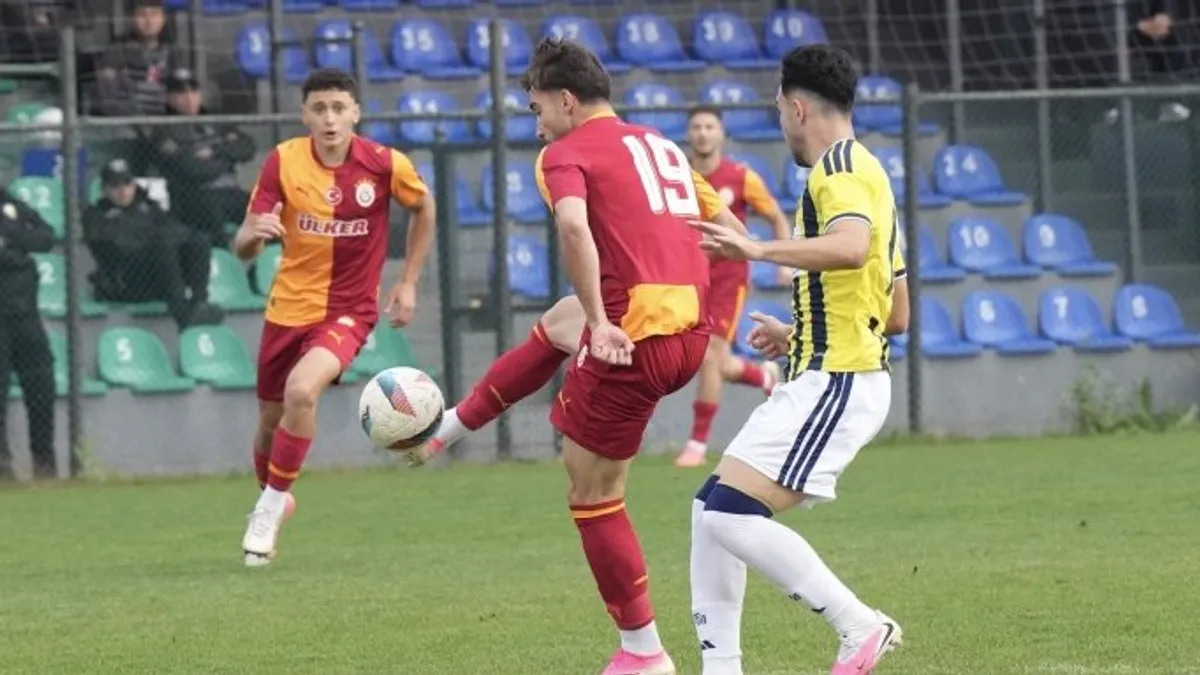 Galatasaray U19 futbolcuları gol sevincinde, Bolluca Stadyumu