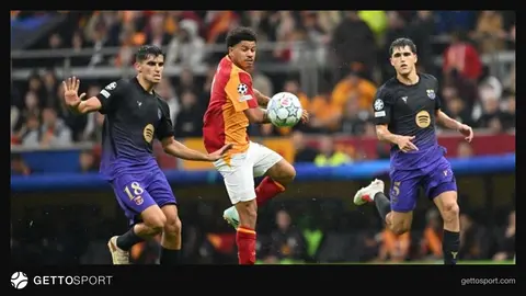 Galatasaray oyuncuları Rams Park'ta Barcelona maçında üzüntülü