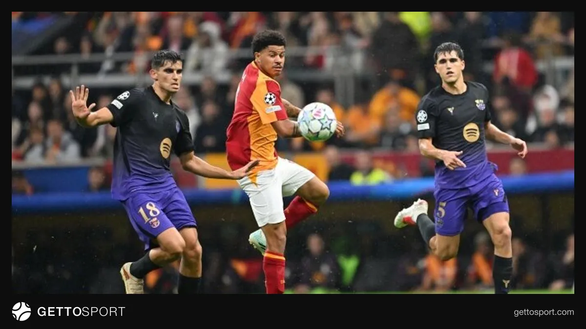 Galatasaray oyuncuları Rams Park'ta Barcelona maçında üzüntülü