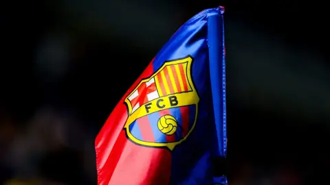 Gavi "Barcelona" formasında, topa nəzarət edərkən